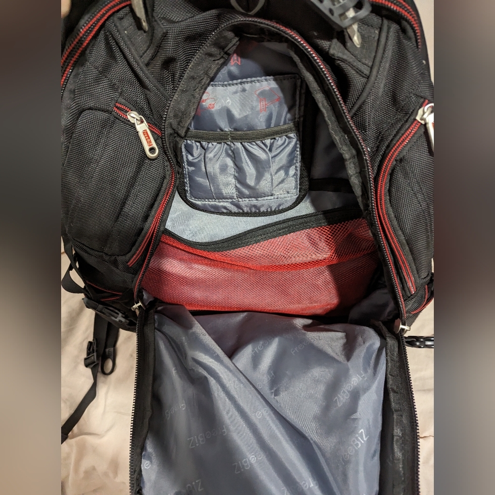 Large backpack with computer pocket - Picture 3 of 5